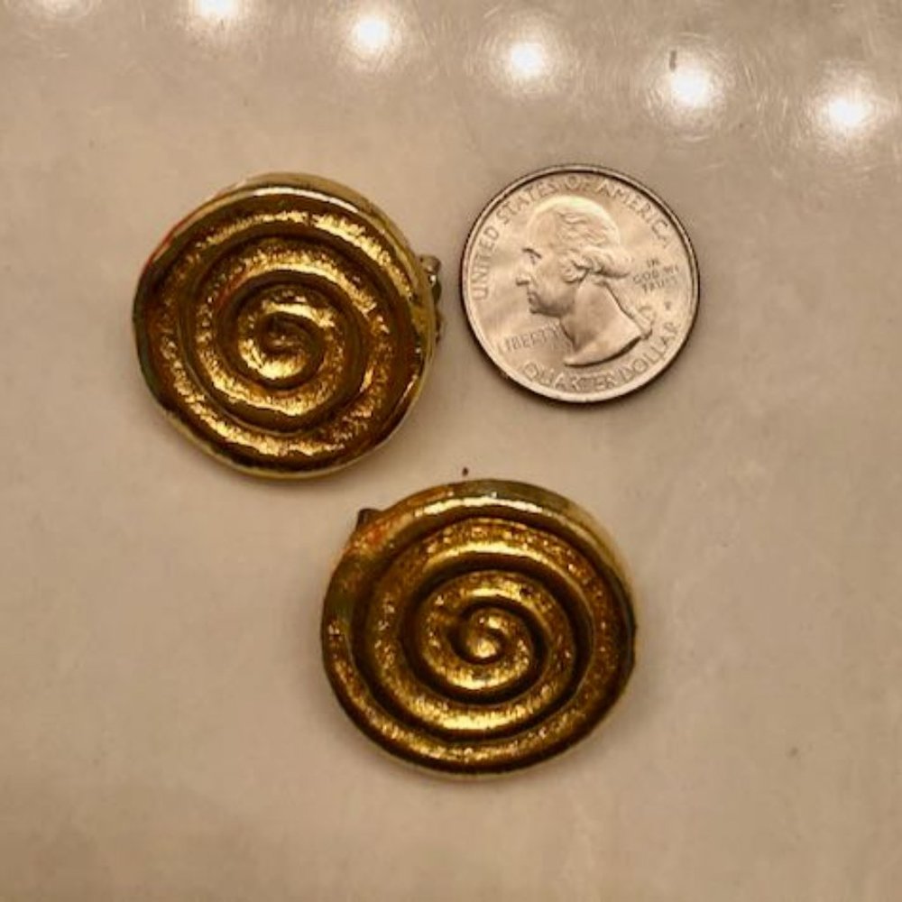 🎈 Buy 1/Get 1 Free - Vintage Gold-Tone SWIRL DESIGN Clip-on Earrings - Picture 2 of 4